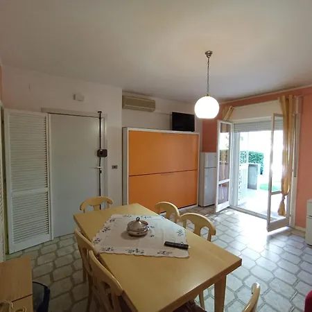 Leonardo Apartment *